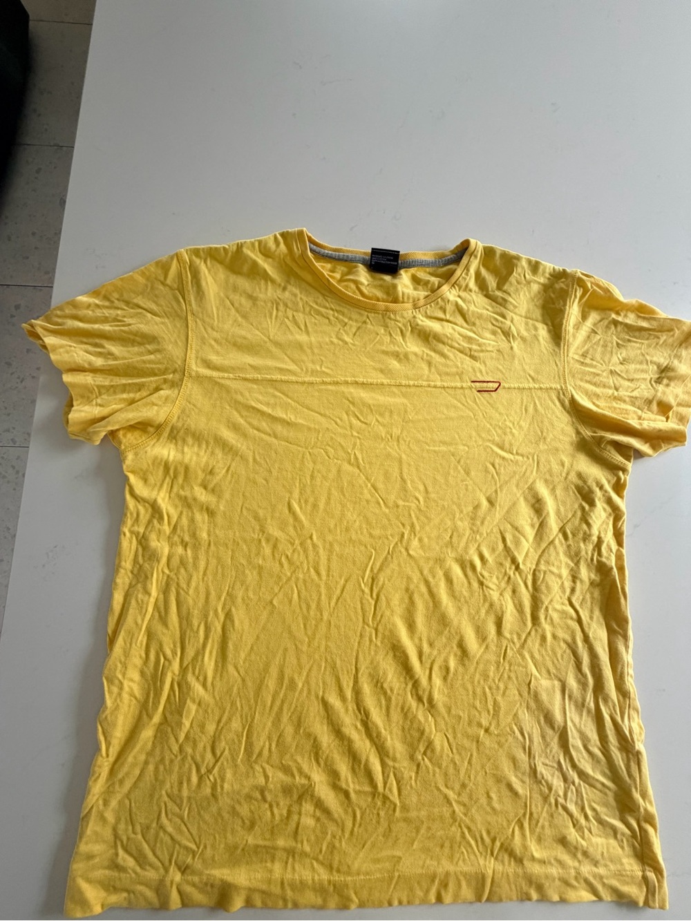Y2K Diesel Men's Yellow Crew Neck T-Shirt